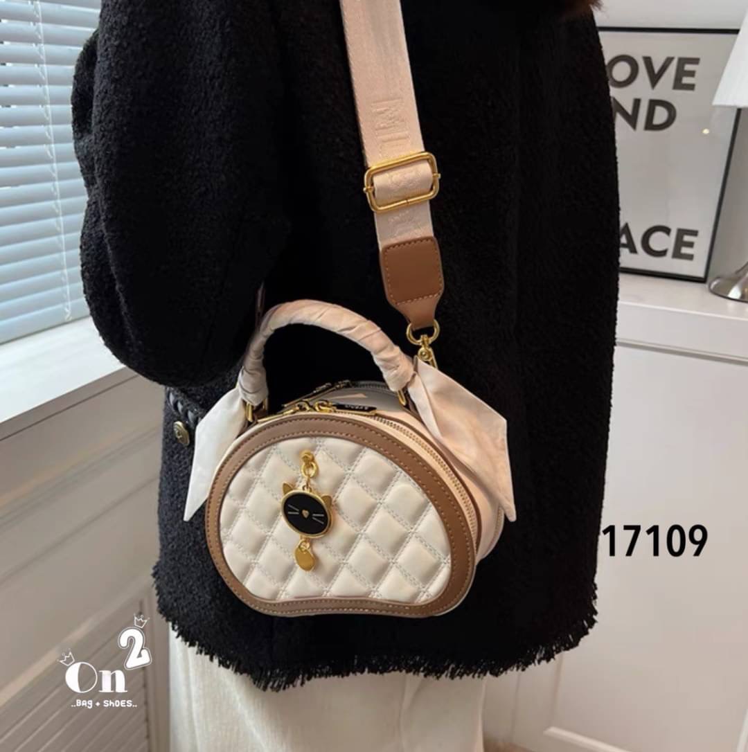 กระเป๋าแฟชั่นทรงกลม สไตล์มินิมอล หนังpu งานปั้มนูน ซิปคู่อะไหล่ทองสายสะพายโซ่ยาวแบบ Cross body ทรงสวยงานน่ารักมากค่ะ