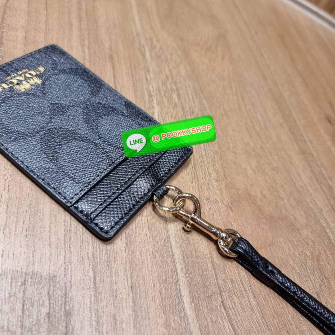 กระเป๋าใส่บัตรคล้องคอ Coach card holder ราคาพิเศษสุดๆ!!! ของหายาก!! ง่ายๆแบบไม่ธรรมดา!! คลาสสิคแต่มีดีเทลโดดเด่น!! กระเป๋าถนอมบัตร พร้อมสายคล้องคอ ดีไซน์ลวดลายสวย ดูดีทุกแบบ ใช้งานง่าย พกพาสะดวก จะใส่บัตรพนักงาน บัตรเครดิต บัตรปชช. ใบขับขี่ และบัตรอื่นๆที