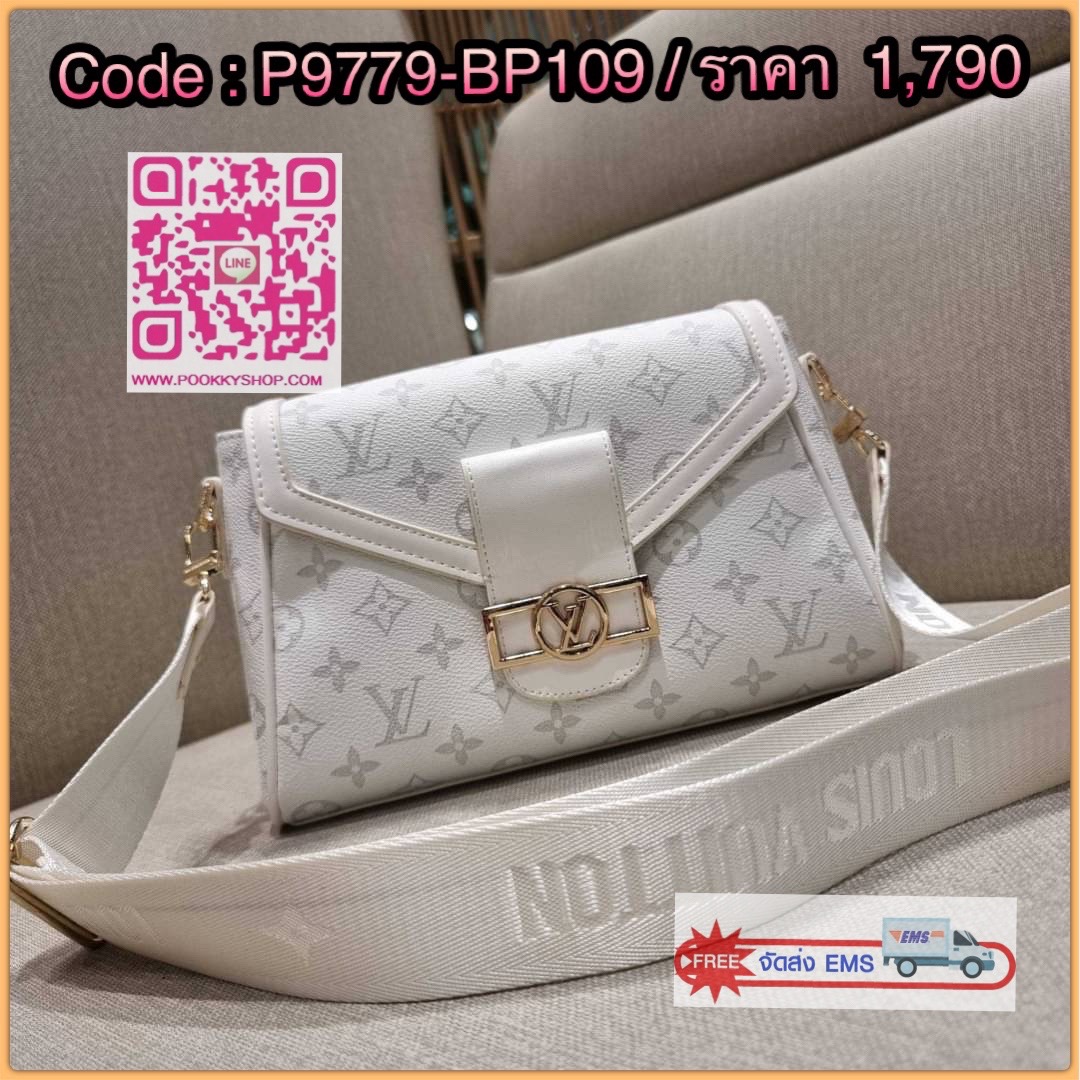 NEW ITEM!! LV CROSSBODY BAG WITH GWP กระเป๋าสะพายข้างพรีเมี่ยมกิ๊ฟ สีสวย คุณหนูสไตล์สุดๆ วัสดุหนังแคนวาส เปิด-ปิดกระเป๋าด้วยกระดุมแม่เหล็ก ภายในเป็นช่องโล่ง มีช่องซิปและช่องแยกให้ ใส่ของใช้สำคัญได้สบายๆ มือถือ พาวเวอร์แบงค์ เครื่องสำอางค์ ของจุกจิกได้หมดจ