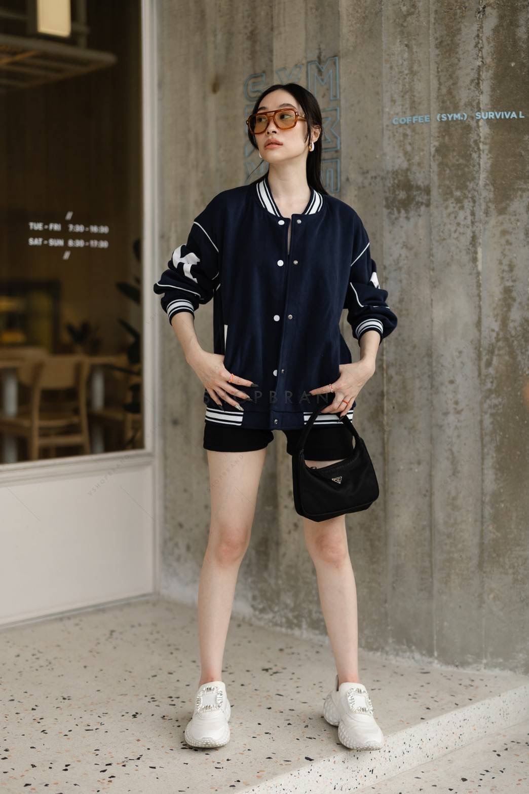 เสื้อแจ็คเก็ตเบสบอล ปักตัว M (กระเป๋าข้างใช้ได้จริง) สไตล์สาวสตรีท รุ่นนี้ผ้าเนื้อดีมากก ใส่แมทซ์กับเสื้อยืดเท่ ๆ สวยลงตัวมากค่ะ