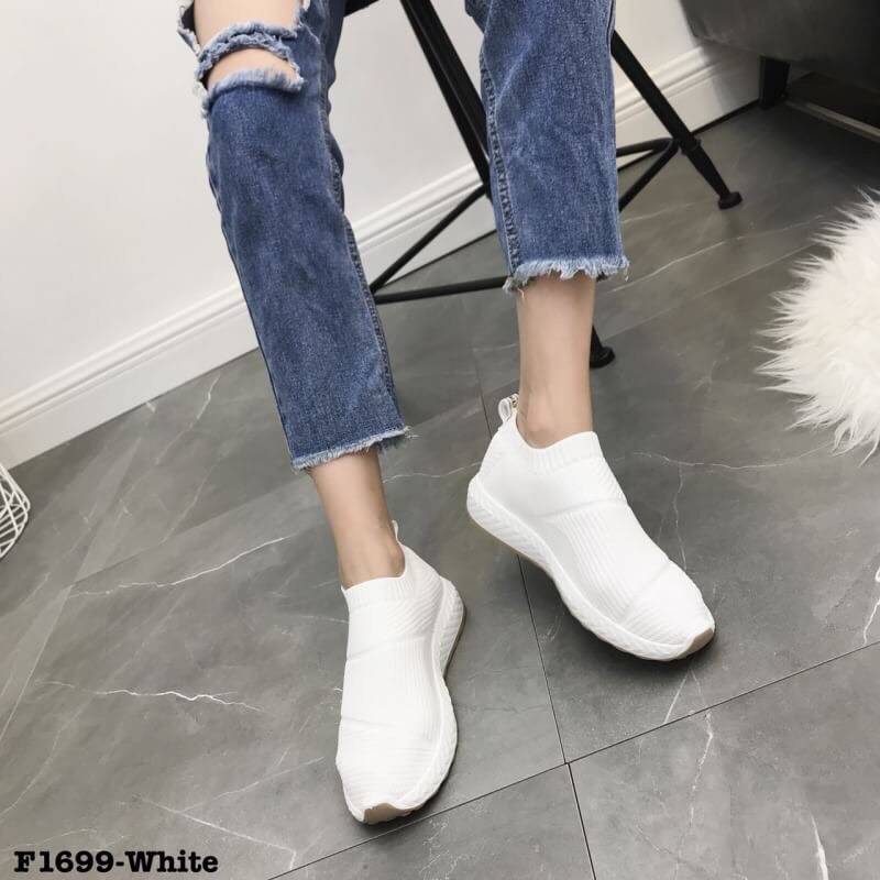 สินค้าขายดี พร้อมส่ง รองเท้าผ้าใบงานขายดีมาแล้วจ้า ทรง adidas ขายดีตลอดกาล จะใส่เดินทาง หรือไปเที่ยวก็ได้ค่ะ งานสวย แม่ค้าคอนเฟริม ห้ามพลาดเลยจ้าตัวนี้แนะนำ อย่าช้ารีบเลย