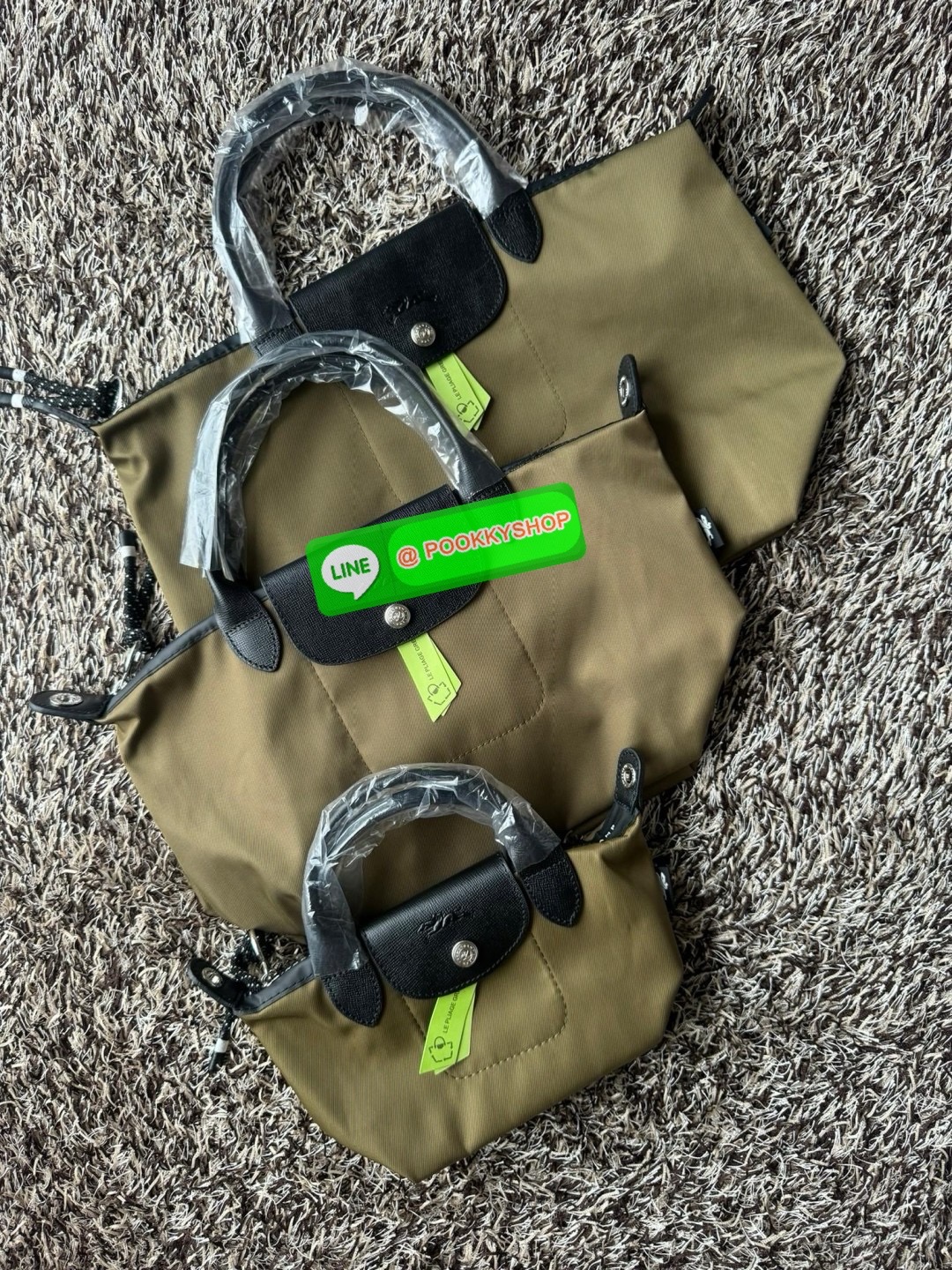 Longchamp LE PLIAGE ENERGY S HANDBAG LE PLIAGE รีไซเคิล ECONYLสไตล์สปอร์ต ทันสมัย และใช้งานได้จริง น้ําหนักเบา กระเป๋าใบนี้เป็นเครื่องประดับที่มีเสน่ห์ในอุดมคติที่จะติดตามคุณในทุกกิจกรรมยามเย็นของคุณ มาพร้อมกับสายสะพายไหล่ปรับได้ สามารถพกพาได้ ทั้งแบบถือแ