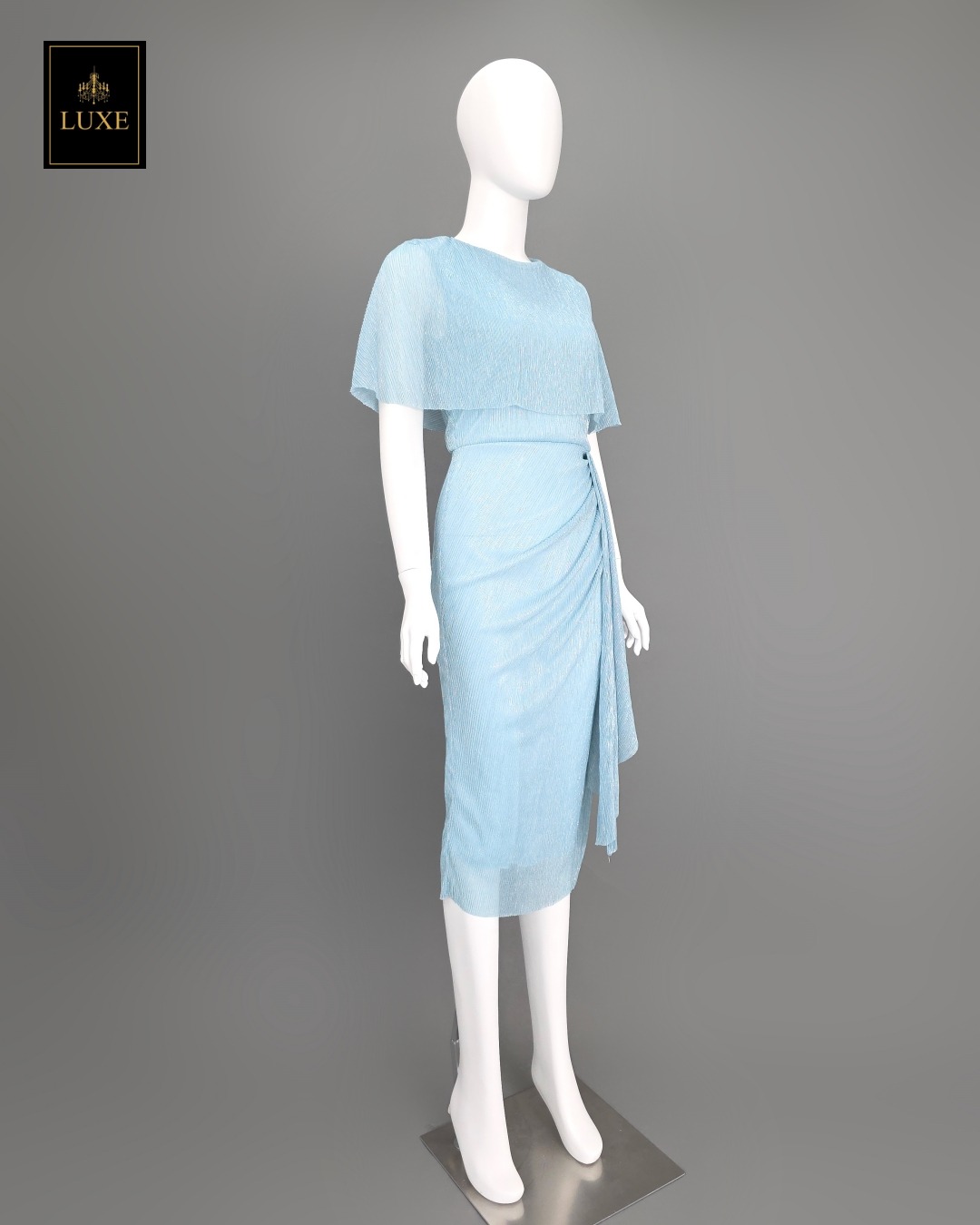 เดรสแฟชั่น เดรสเสื้อคอกลมแขนกุด ดีเทลเป็นเสื้อคลุมไหล่ในตัว