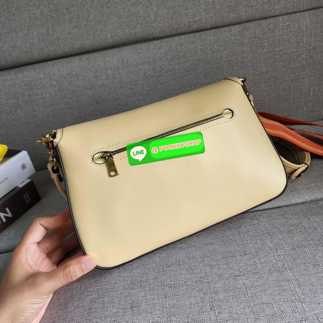 COACH SOFT TABBY SHOULDER BAG (COACH C9804) กระเป๋าข้างเรียบหรู ใบเดียวสะพายได้หลายสไตล์ มีสายสะพายให้ถึง 3 เส้น ปรับเปลี่ยนสไตล์ได้หลายลุควัสดุหนังแท้ทั้งใบ สัมผัสนิ่มมือ น้ำหนักเบา เปิดปิดแบบกระดุมแม่เหล็กเป็นอะไหล่โลโก้แบรนด์ตัวใหญ่ โดดเด่น ภายในกระเป๋