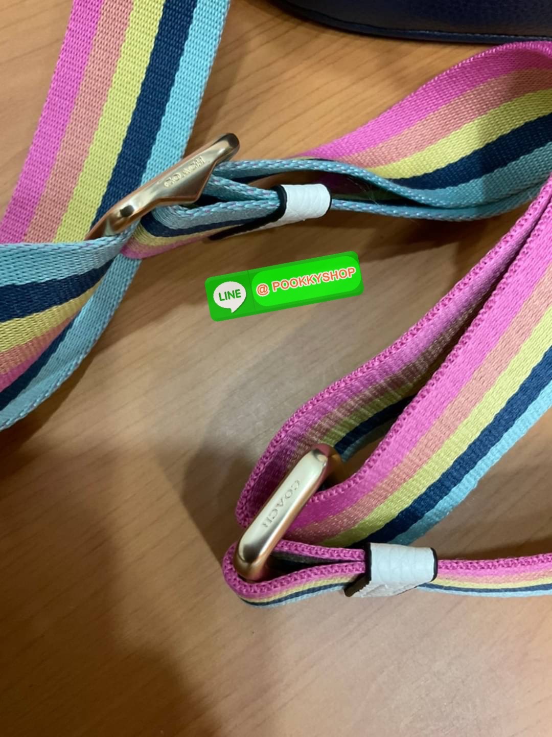 New arrival! 🌈น้องใหม่ล่าสุด สวยหรู ดูดีมากๆค่ะ! COACH DEMPSEY DRAWSTRING BUCKET BAG ((C4100//C4102)) พร้อมส่งที่ไทยค่ะ! กระเป๋าทรงขนมจีบ หนังแท้นิ่มสวยมากๆค่ะ จุดเด่นด้านหน้าปั้มโลโก้แบรนด์ ปากกระเป๋าแบบหูรูดใช้งานง่าย ภายในสามารถใส่ของจำเป็นในชี