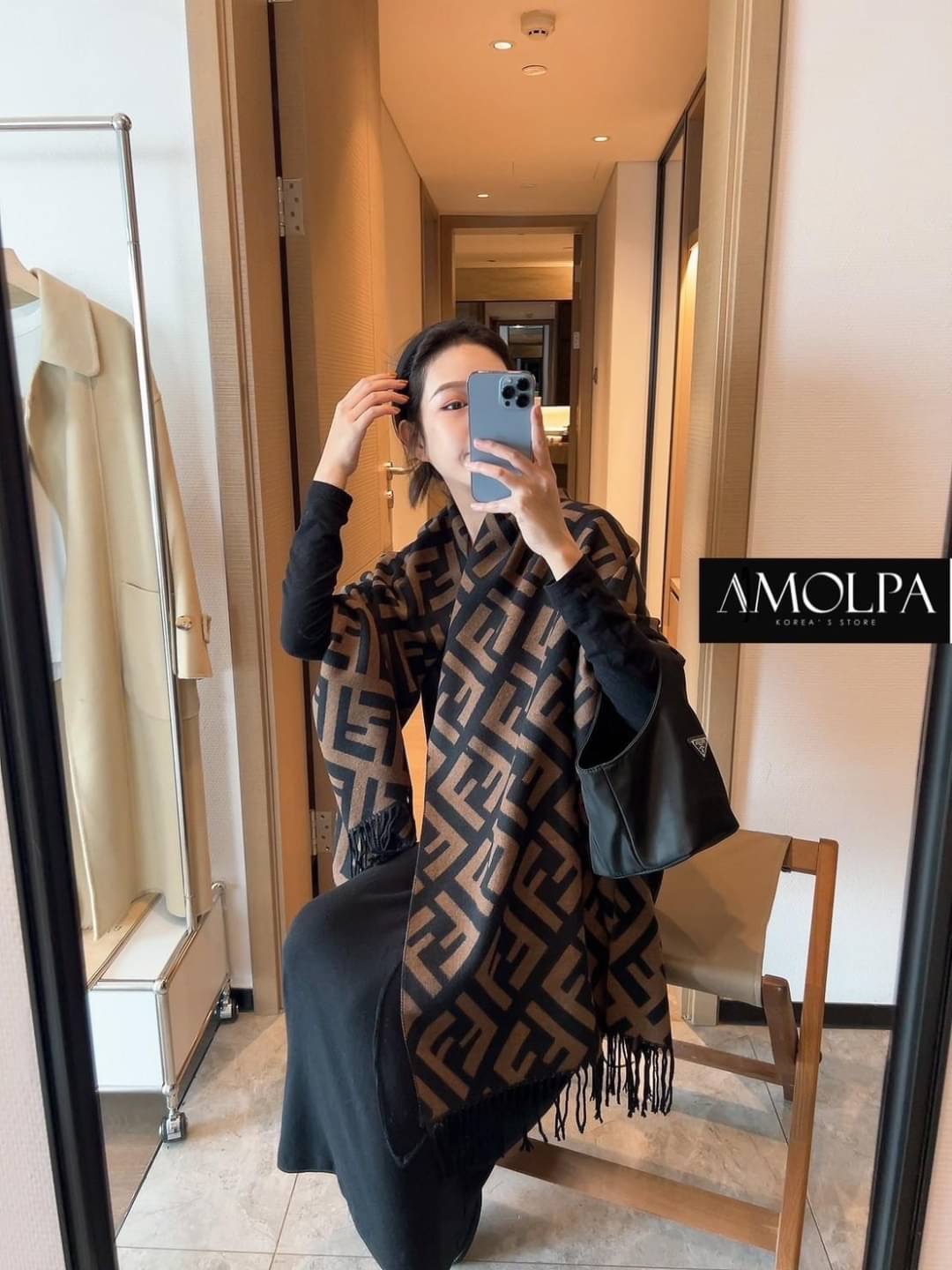 มาต่อที่ ACCESSORIES ผ้าพันคอ FENDI ผ้าหนานุ่มแน่นๆ เนื้องานละเอียด เกรดพรีเมียม ค่า ห้ามพลาดเลยน๊า NO BOX