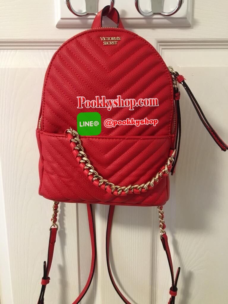 Top Seller กระเป๋าเป้ สะพายหลัง ไซส์มินิ ยี่ห้อ Victoria's Secret กระเป๋าเป้สะพายหลังขนาดน่ารักๆ เปิดปิดด้วยซิป ด้านในบุผ้ามีช่องเล็ก ด้านหน้ามีช่องเล็ก ประดับโซ่ สายสะพายหนังต่อโซ่ สายสะพายปรับระดับได้