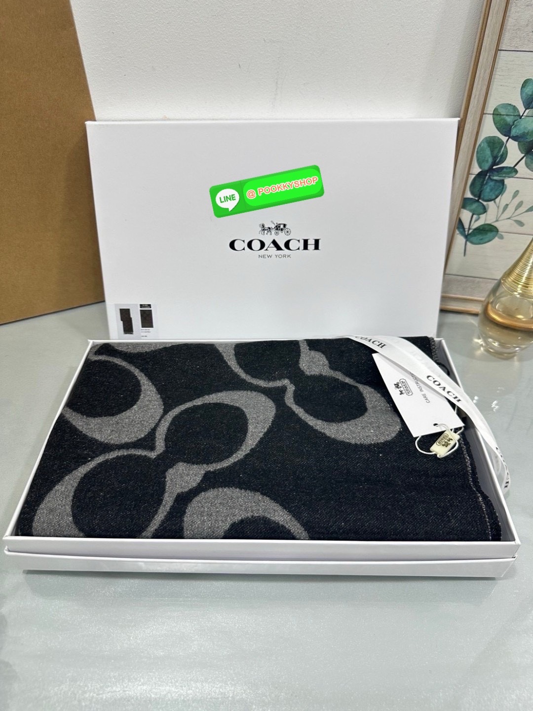 ðCoach Signature Silk and Wool Wrap Scarf ð 70% Wool and 30% Silk āļāđāļēāļāļąāļāļāļ Coach āļāļ·āļāđāļŦāļāđ āļāļāļŠāļąāļāļ§āđāļāļŠāļĄāđāļŦāļĄ āđāļāļ·āđāļāļāļļāđāļĄ āļĨāļēāļĒ Signature Coach Signature Silk and Wool Wrap Scarf Oatmeal