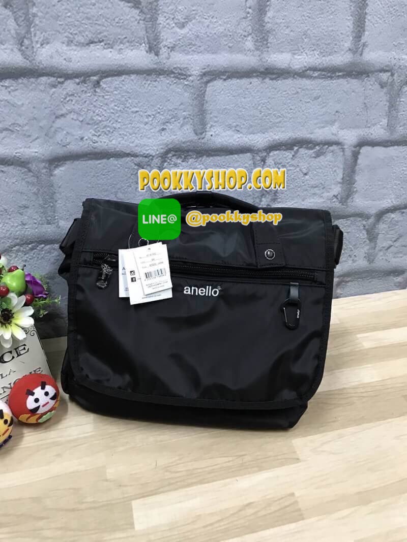 งาน3ป้าย ❤️ 5500 เยน ❤️ ภายในมี วดป Anello urban street nylon shoulder bag ใหม่ชนช้อปกับกระเป๋าถือหรือสะพายแบบ unisex วัสดุผ้าไนล่อน มีคุณสมบัติกันน้ำและน้ำหนักเบา ภายในมีช่องเล็กช่องน้อยแยกเป็นสัดส่วน กว้างและใบใหญ่สามารถใส่เอกสารได้เยอะ ด้