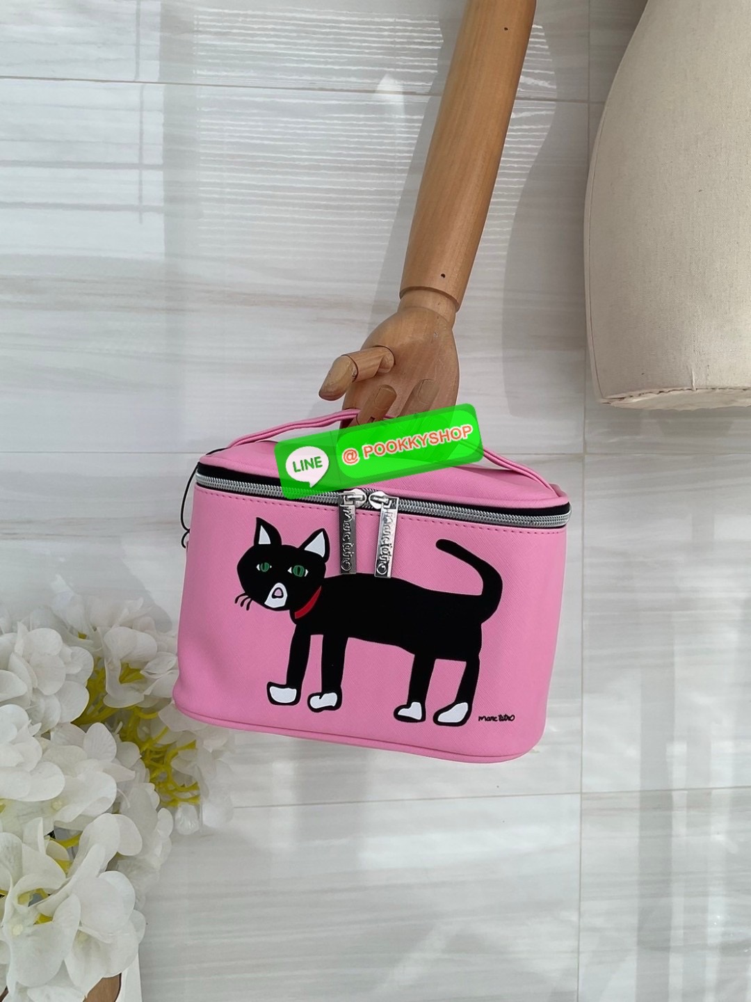 🚚 พร้อมส่ง 🚚 Marc Tetro Large Make Up Tote /Travel สินค้าแบรนด์แท้100% พร้อมแท็ก!! แบรนด์ดังจากอเมริกา รุ่นขายดีในประเทศญี่ปุ่น กระเป๋าเครื่องสําอาง แบบมือถือ ลาย แมว / สุนัข มีให้เลือก 3 ลาย วัสดุหนัง pvc หนังเทียม น้ำหนักเบา ปิด/เปิด ด้ว