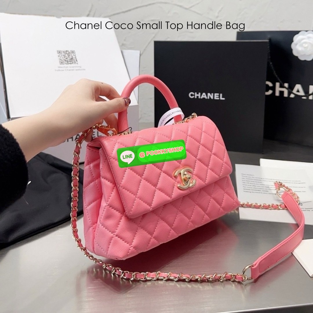 CHANEL Coco Small Top Handle Bag กระเป๋าสะพายสุดคลาสสิค สวยหรูพร้อมมือจับในตัว อะไหล่ทองสวยมาก มาพร้อมกล่อง อปก ครบเซ็ท รอบนี้จัดราคาพิเศษสุดคุ้มค่ะ โดดเด่นและดูแพง ไม่อยากให้พลาดเลยน้า