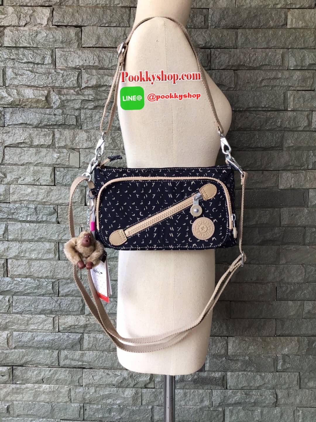 Kipling milos crossbody bag (K13696) กระเป๋าสะพายข้าง crossbody ขนาดกำลังดี มี 2 สาย สายสะพายสั้น ถือเป็นทรงพอรช์(pochette)ถอดเปลี่ยนสลับกับสายยาวได้ มีช่องซิปใช้งาน3ช่อง 2ช่องใหญ่ภายในมีเล็กแยกเป็นสัดส่วน ใส่มินิไอแพค กระเป๋าสตางค์ยาวได้ ด้านหน้ามีช่องซิ