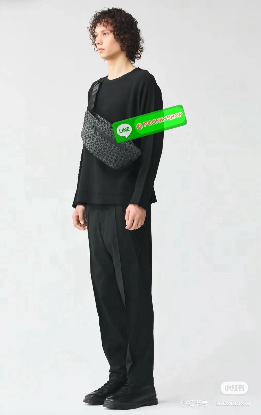 BaoBao Issey Miyake baton belt bag 🔖กระเป๋าคาดเอว/คาดอก เอกลักษณ์โดดเด่นตลอดทั้งใบ สุดเทห์ น้ำหนักเบาพกพาสะดวก 🔖วัสดุ: โพลียูรีเทนผสมหนัง 🔖เปิด-ปิดแบบซิปบน และมีช่องซิปด้านหน้า ภายในมีช่องแยกสัดส่วน 2 ช่อง ซับในผ้าไนลอน 🔖สา