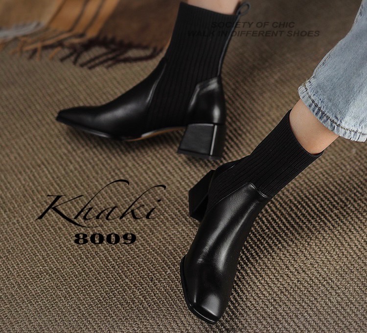 มันต๊าช!!มากแม่ เดินสับ แบบเฟียสๆ ให้เฉิดฉาย สไตล์สาวมั่น เดินในก็สวย เดินนอกก็แซ่บ! รองเท้าบูท ที่ใส่ง่ายเข้ากับทุกชุด ยีนส์ กระโปรง เดรส คาฟงคาเฟ่ ก็ไปได้หมด สูง 5.3 cm น้ำหนักเบา สวมใส่ง่าย เชิ่ดๆเริสๆ พร้อม เซลฟี่ โพสท่าสวยๆ กันได้เลยคร้า