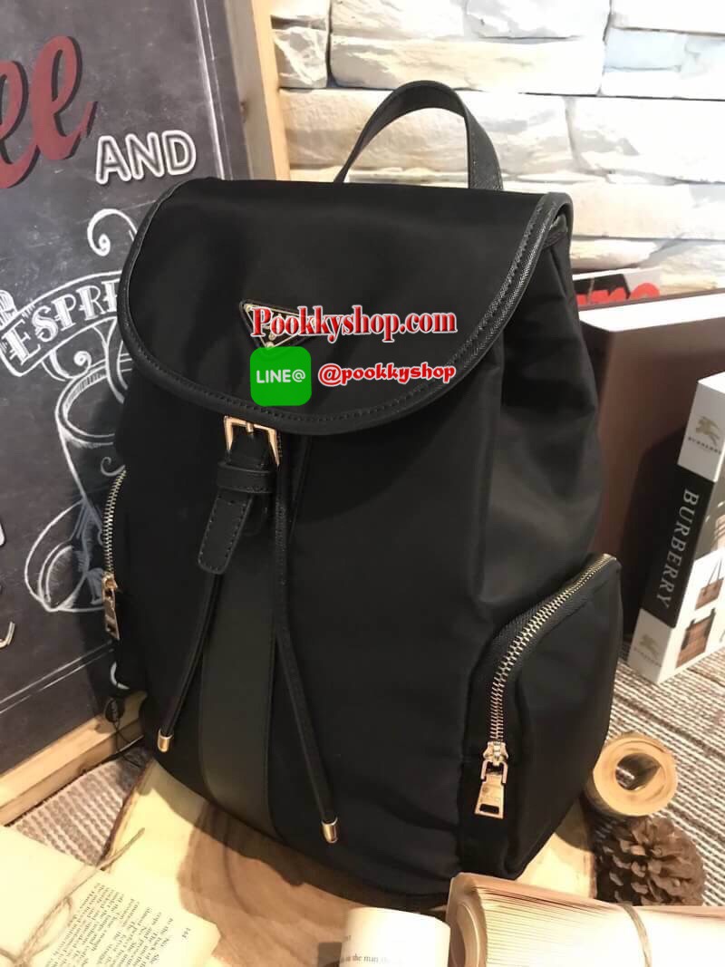 Don't Miss! Best Seller! PRADA DRAWSTRING BACKPACK กระเป๋าเป้ Gift With Purchase พรีเมี่ยมกิ้ฟจากเคาน์เตอร์ต่างประเทศรุ่น Limited edition วัสดุ Nylon เนื้อหนาคุณภาพดีตามแบบฉบับของแบรนด์ ขนาดใหญ่กำลังดี น้ำหนักเบา ด้านหน้ามีโลโก้แบรนด์อะไหล่ทองหรู มีช