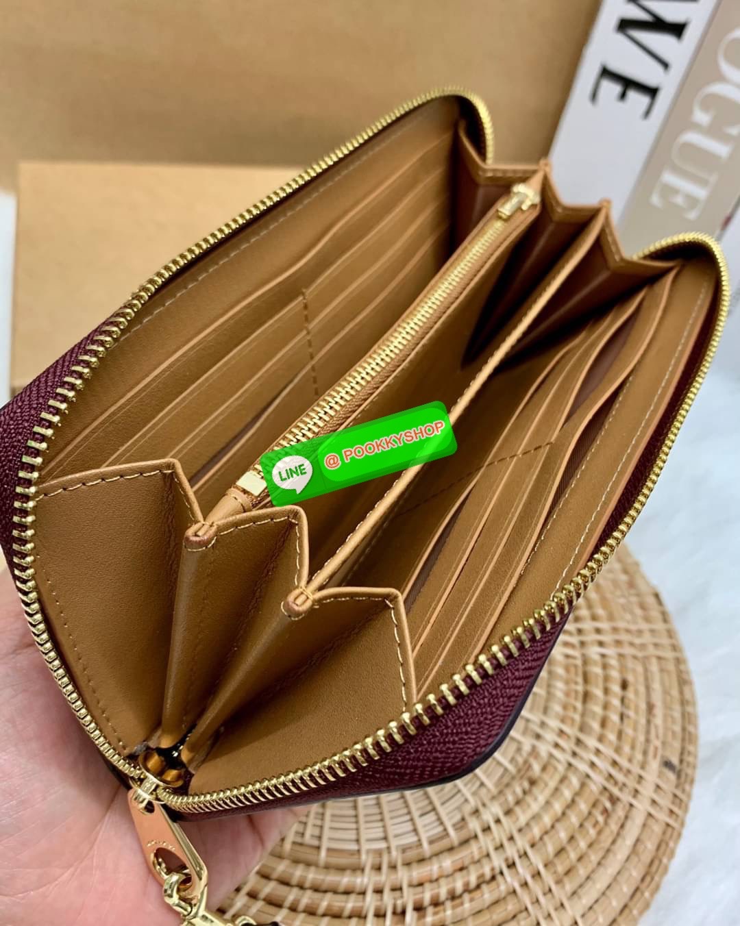 💥NEW IN!💥🌈สินค้าจำนวนจำกัด ห้ามพลาดจร้าา! COACH X PEANUTS LONG ZIP AROUND WALLET IN SIGNATURE CANVAS WITH VARSITY PATCHES ((C4598)) พร้อมส่ง น้องน่าใช้มากๆค่ะ! กระเป๋าเงินใบยาว แบบซิปรอบ มาพร้อมสายคล้องมือถอดออกได้หนึ่งสายค่ะ ด้านห