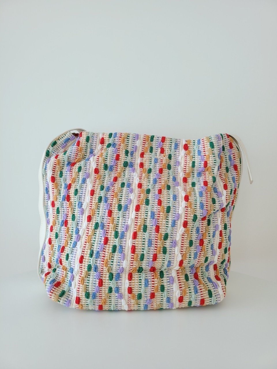 รุ่นใหม่ พร้อมส่ง!!!!! Yumi bag ลายผ้าถักโทนสีน่ารัก เหมาะไปมหาลัยมากใบนี้ ใส่ipadได้ทุกรุ่นเลย