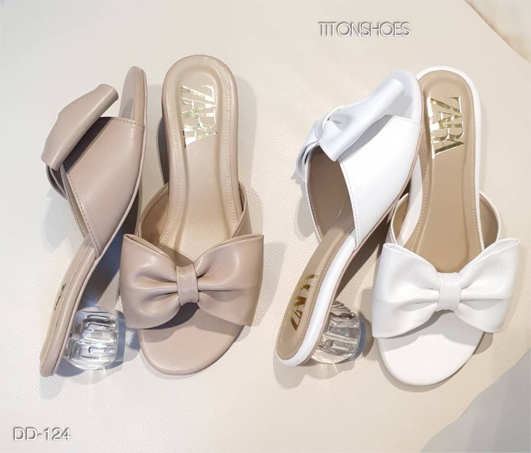 งานเข้าใหม่จร้า แบบเข้าใหม่งาน ZARA ส้นแก้ว แต่งโบว์ใหญ่ หนังนิ่มมากคะ ใส่สบาย น่ารักมาก เข้าได้ทุกชุดน่า พื้นปั้มแบรนด์