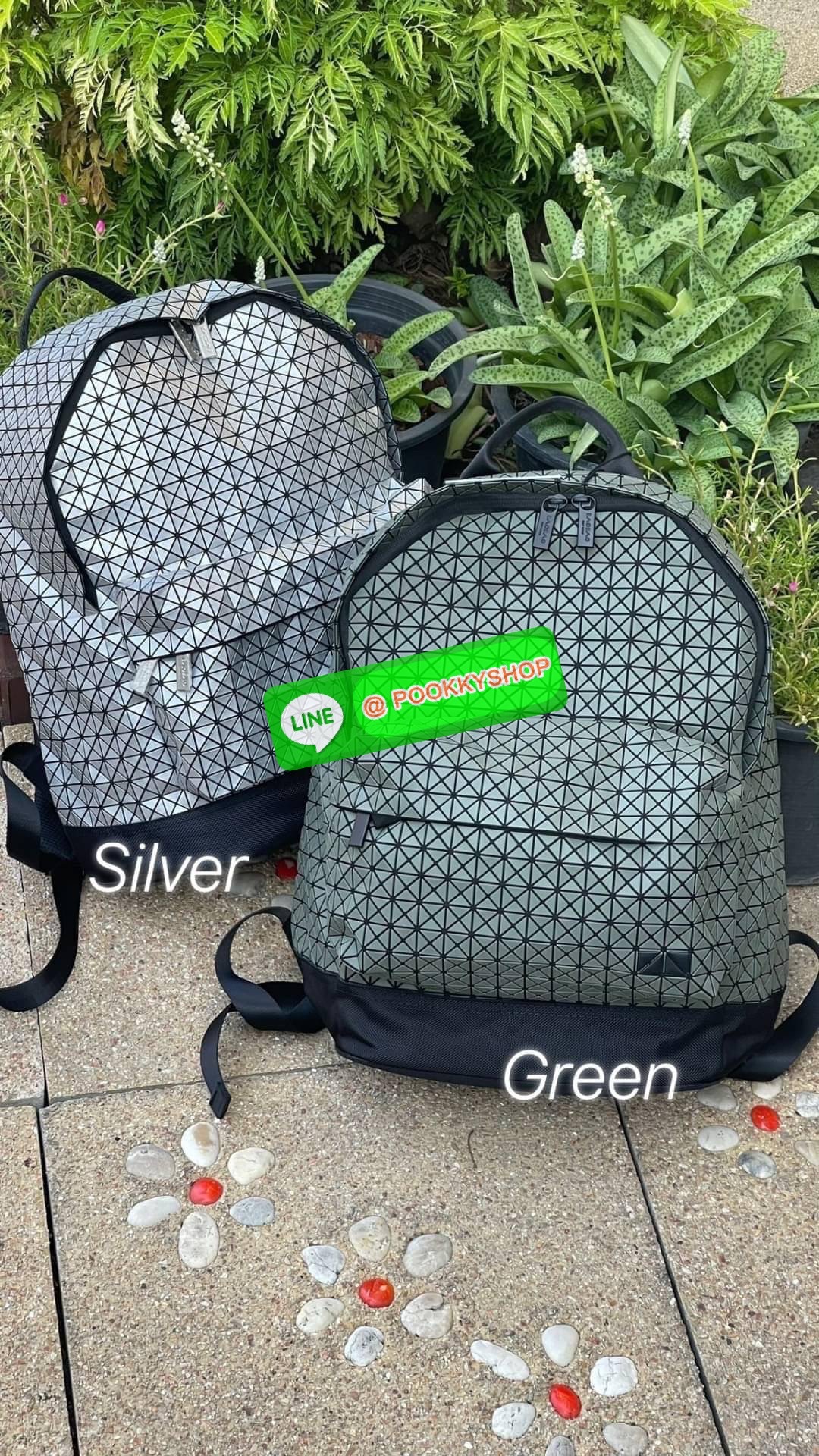Bao Bao Issey Miyake Daypack geometric backpack กระเป๋าเป้ทรงคลาสสิก รองรับน้ำหนักได้ดี เหมาะกับการเดินทาง เป้สะพายหลังรุ่น Daypack One-Tone Backpack มาในรูปทรงกระเป๋าเป้สุดคลาสสิก โดดเด่นด้วยการออกแบบที่เป็นเอกลักษณ์ วัสดุสามเหลี่ยมขนาดเล็กพิเศษ ได้กลิ่น