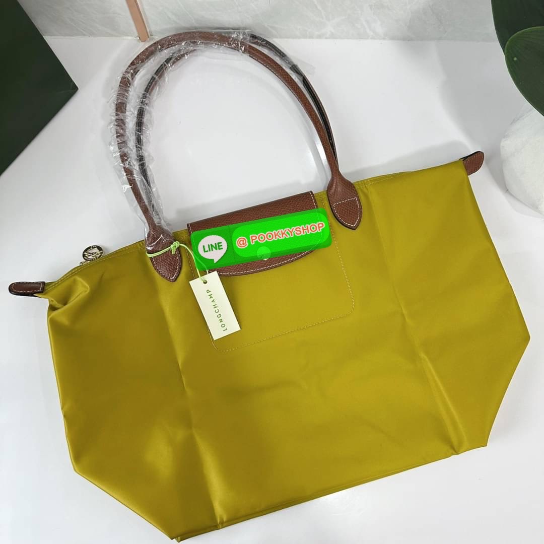 LONHGCHAMP LE PLIAGE ORIGINAL L TOTE BAG 🔖กระเป๋าสะพายไหล่ Le pliage ใบใหญ่ เรียบง่ายจุของได้เยอะ สามารถเก็บเอกสารหรือแล็ปท็อปได้คะ 🔖วัสดุ:ไนลอนเคลือบ 🔖เปิด-ปิดด้วยซิป ภายในกว้าง มีช่องลับแยกคะ 🔖สามารถพับเก็บได้พกพาสะดวกคะ