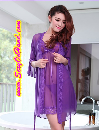 ชุดคลุม เซ็ท ชุดนอนสายเดี่ยว แต่งระบายเนื้อผ้าซีทรู สีม่วง ผ้าเกรดพรีเมี่ยม ทิ้งตัว สวยหรู มีน้ำหนัก ในเซ็ทประกอบด้วย :ชุดคลุมตัวนอก +สายเดี่ยว +G-string