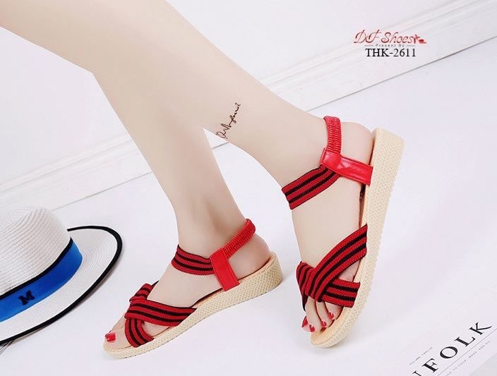 สินค้าพร้อมส่ง SUMMER นี้ห้ามพลาด!!! รองเท้าเเตะรัดส้นไขว้หน้า วัสดุหนัง PU สายคาดทูโทน พื้นยางกันลื่นค่ะ กระชับเท้าไม่หลุดง่าย กันน้ำ ใส่ง่าย เดินสบายค่ะ