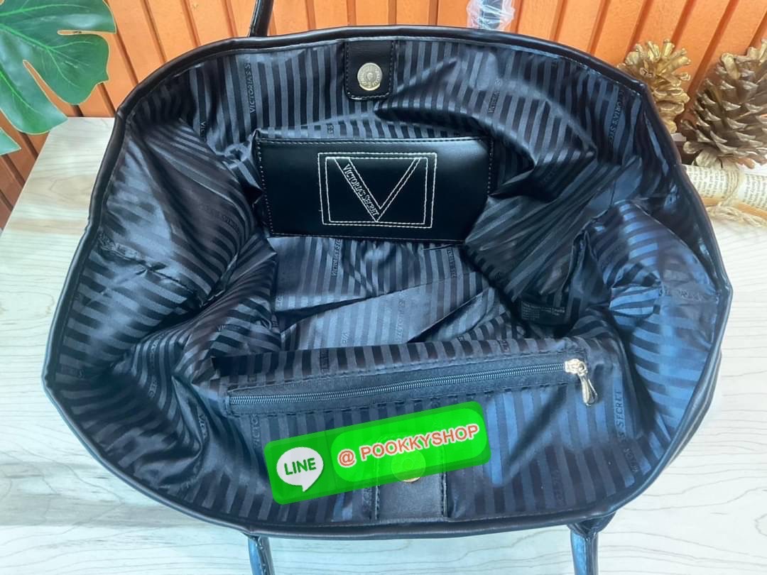 Victoria's Secret New! VS Patch City Tote - CREAM กระเป๋าทรง shopping สไตล์ victoria's secret แปลกใหม่อินเทรนด์ สินค้านำเข้า งาน ชน shop ดีไซน์สวย เก๋ น่ารัก เรียบหรู ใส่ของได้จุใจ เหมาะสำหรับสาวๆทุกคนที่มีของเยอะ งานเย็บเนี๊ยบ แข็งแรงทนทาน ใช้ไ