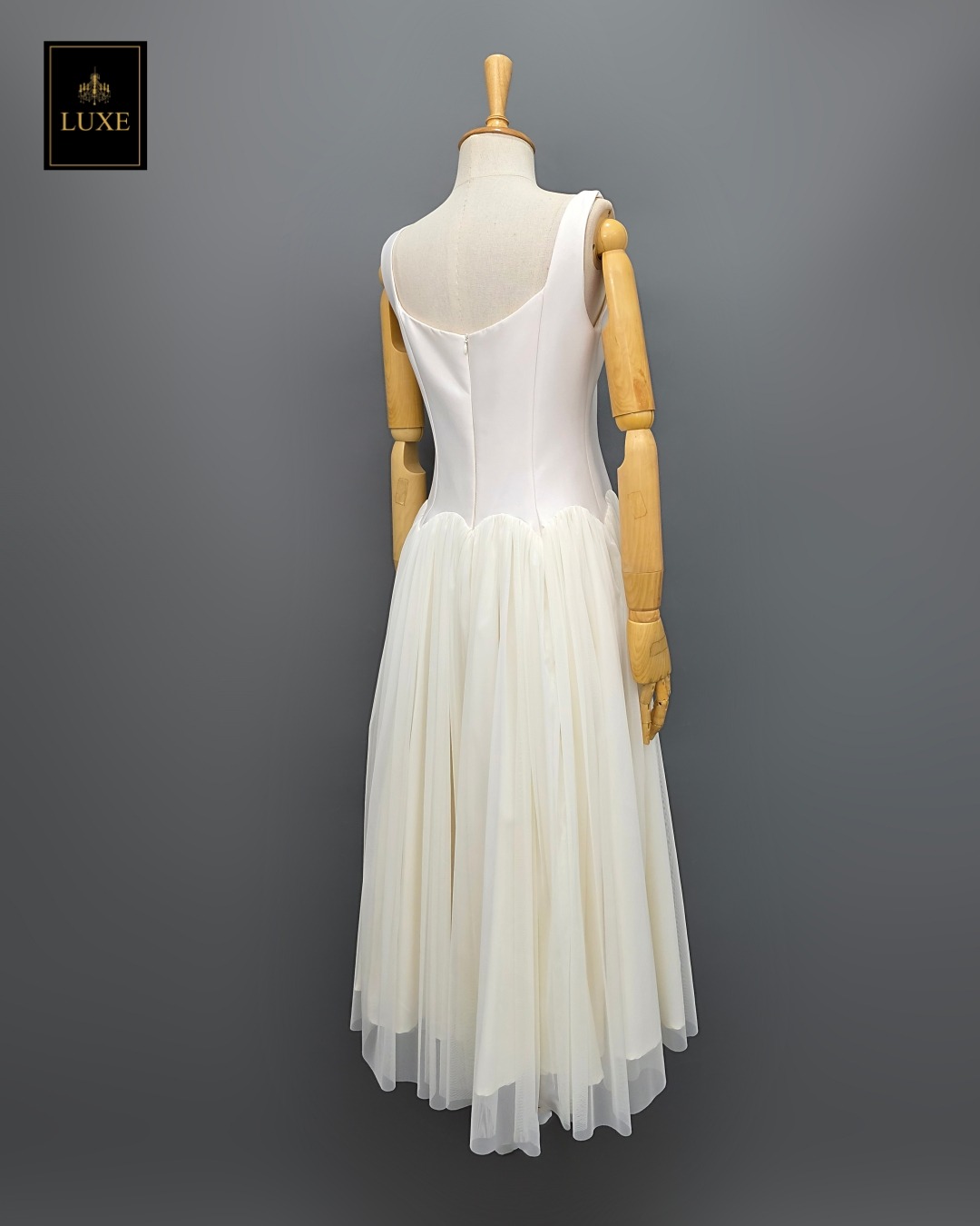 เดรสแฟชั่น เดรสเสื้อกล้ามทรงเข้ารูป กระโปรงบานจีบรูดทรงวงกลม