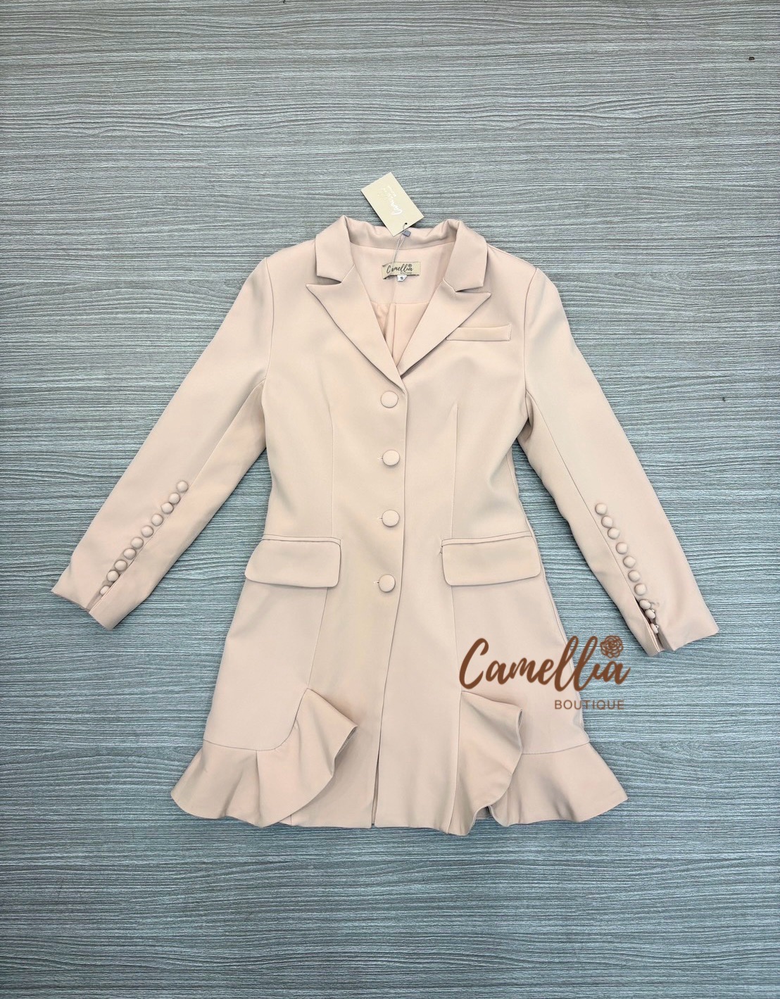 เดรสแฟชั่น ชุดเดรสสูทแขนยาวระบายๆ แขนแต่งกระดุมเรียงเม็ดสวย