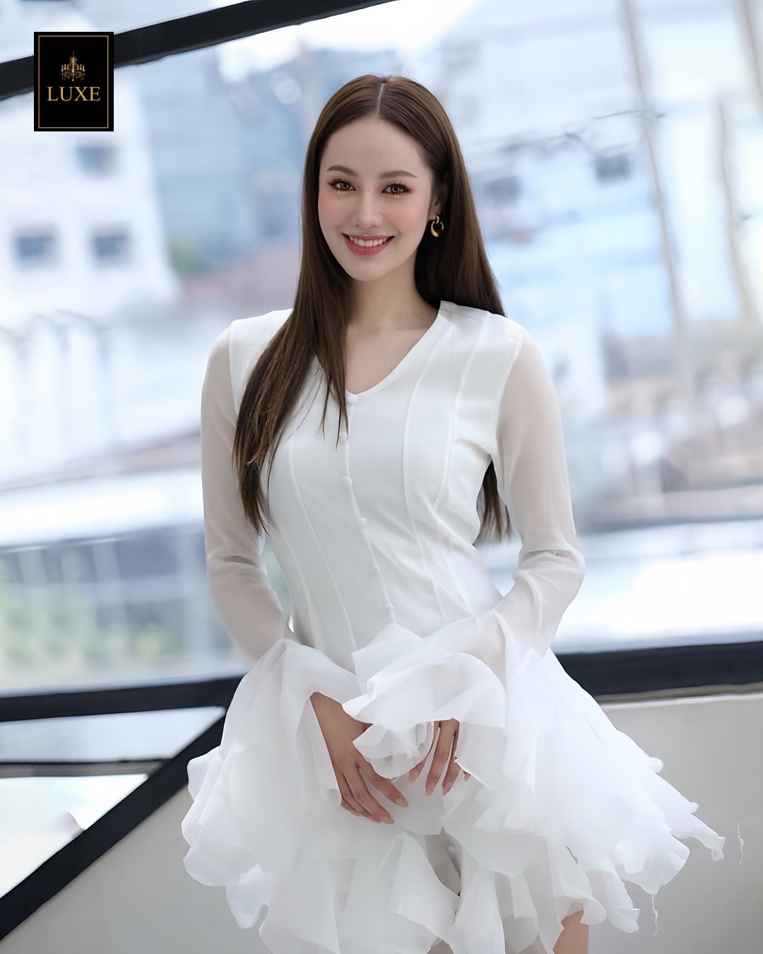 เดรสแฟชั่น เดรสกระโปรงสั้น เสื้อคอวีแขนยาว ตีเกล็ดเข้ารูป