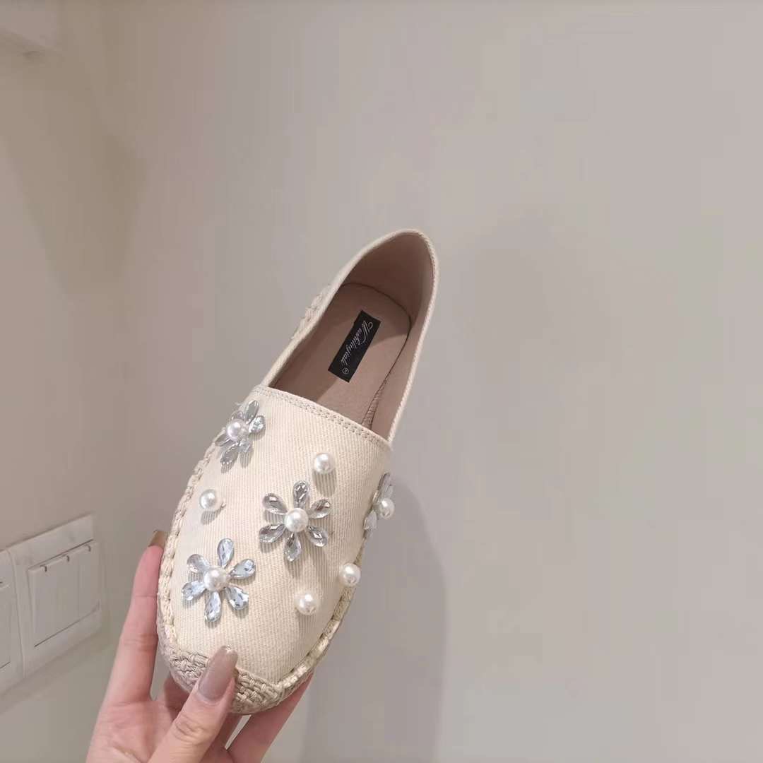 พร้อมส่งคะ Slip on shoe งาน slip on signature ของทางร้าน ผ้ายีนเกร๋ๆ สวยยืน1 🥇มาแล้วจ้าทรงสวยอย่างดี👍 งานเกร๋เรียบหรูดูแพง 👑ตัวนี้ห้ามพลาด🥳ใส่สบายจะแมตช์กับกางเกง👖หรือกระโปรง👗ก็ได้ค่ะ แม่ค้าคอนเฟริม ห้ามพลาด
