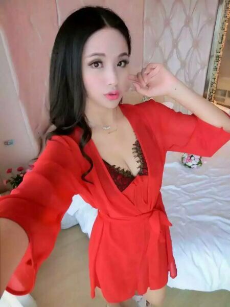 เซ็ทชุดคลุมนอน +ชุดนอนสายเดี่ยว ผ้าชีฟองเนื้อทราย เนื้อหรู สีครีมนูท แต่งลูกไม้ซีทรู วานพรีเมี่ยม สไตล์คุณหนู หรูๆ เนื้อผ้าและงานเย็บเกรดพรีเมี่ยม นุ่มลื่น ใส่เย็นสบาย สวย คลาสสิคมากๆคะ เซ็ทนี้่คุ้มค่าสุดๆเลยจร้า .. Free Siz