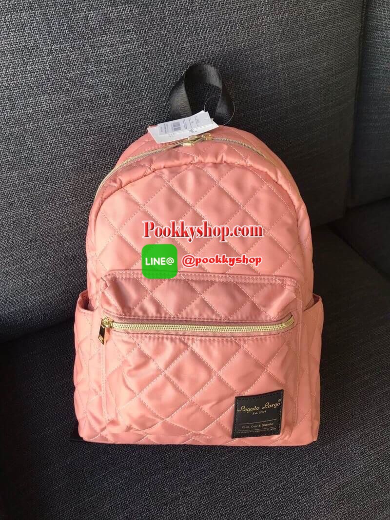 Anello & Legato Largo Nylon Tone Quilting Rucksack รุ่นใหม่ล่าสุดจากเครือ Anello วัสดุไนล่อนเนื้อดี สัมผัสสบายมือ น้ำหนักเบา ด้านข้างมีช่องใส่ขวดน้ำ ด้านหน้า1ช่องซิป ช่องใหญ่เปิดปิดด้วยซิปคู่ ภายในมีช่องแยกเป็นสัดส่วน มีช่องซิปด้านหลังเพื่อหยิบจับของภายใน