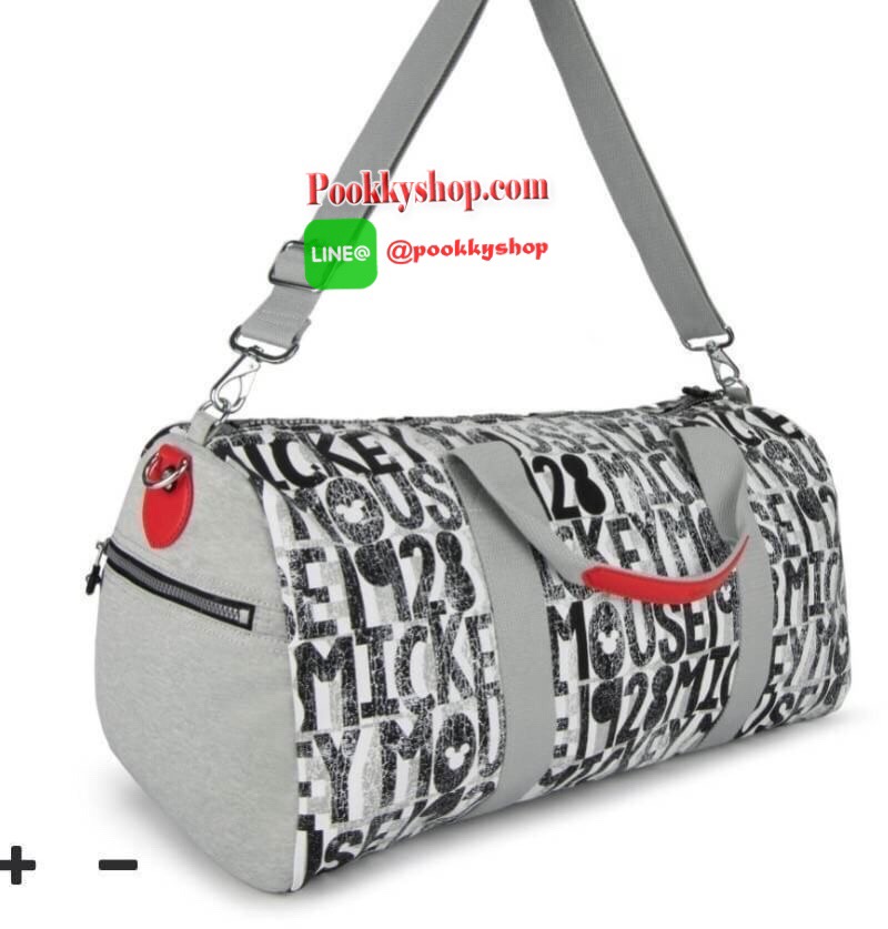Kipling Disney's 90 Years Of Mickey Mouse Duffel Bag (TAGALONG) กระเป๋าถือใบใหญ่ ด้านหน้าและด้านข้างมีช่องซิปใส่ของจุกจิก เปิดปิดด้วยซิปเดียวด้านบน ใบใหญ่ ใส่เสื้อผ้าออกทริป เล่นกีฬาได้หลายชุด มาพร้อมสายสะพาย ใบเดียวทั้งเที่ยว ทั้งเล่นกีฬา ห้ามพลาดนะ