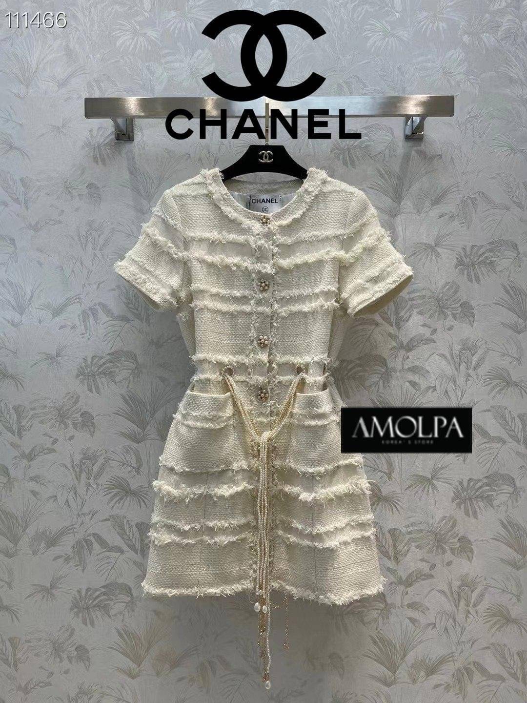 พร้อมส่ง !! DRESS CHANEL TWEED 2022SS ใหม่ล่าสุด งานสวยยตาแตกกค๊า กระดุมมุข ผ้าทวิตงานอย่างดี มาพร้อมสายเข็มขัดมุข กระดุมอย่างดี ใส่เข้ากันบอกเลยว่า สวยสุดๆ ห้ามพลาดเลยน๊า ป้าย Tag CHANEL