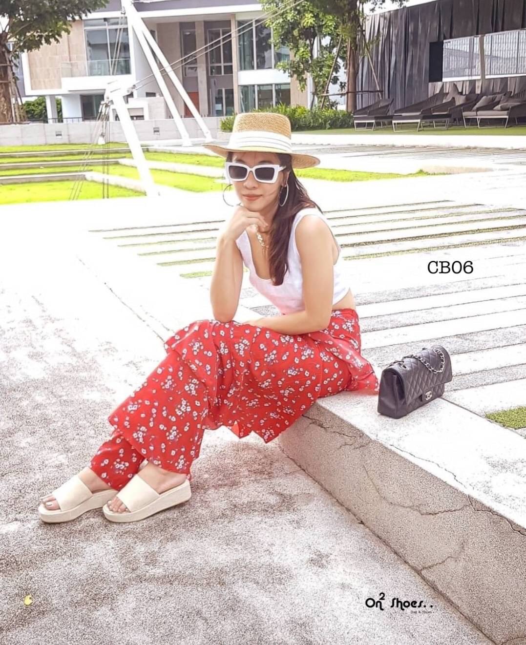 พร้อมส่ง รองเท้าทรง Tosat (โทสต์) สุดฮิต ตัวนี้ส้นและพื้นงานเกรดเทียบหลักพันได้เลยค่ะ วัสดุโฟมแข็งสำหรับทำส้นโดยเฉพาะน้ำหนักเบาใส่เดินสบาย ไม่ยุบไม่ยวบ พื้นรองอย่างดีกันลื่น ไม่สึกง่าย ตอบโจทย์สำหรับสาวๆที่ใส่เดินยืนนานๆได้ดี วัสดุตัวรองเท้าเป็นผ้าแคนวาสม