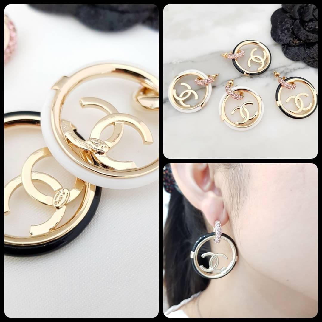 Super Hi-End Quality !!!! ((งาน 1:1 เหมือนในช็อปมากที่สุดในท้องตลาด)) Chanel Earring ต่างหูชาแนลงาน 1:1 เหมือนของแท้เป๊ะๆค่ะ รับรองงานสวยมากกกกก ดูหรู ดูผู้ดีสุดๆ งานดี คุณภาพดีมากๆมากๆคะรับประกันความพอใจเลยค่ะ ตัวเรือนสีทองอ่อน สวยมาก คอนเฟิม !!!!! ตัวเร
