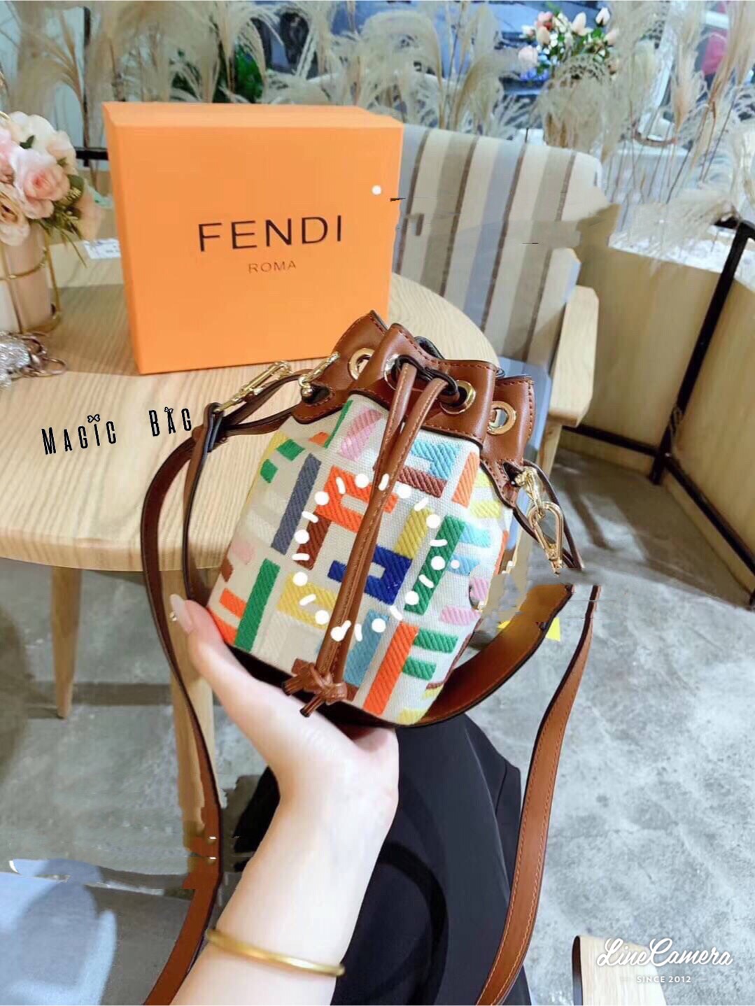 New FINDI กระเป๋า FINDI กระเป๋าสะพายข้างล่าสุดใหม่ล่าสุด งานชนช๊อป ปั้มทุกจุด งานสวยมากคะ งานเป๊ะคะรับประกันคุณภาพ