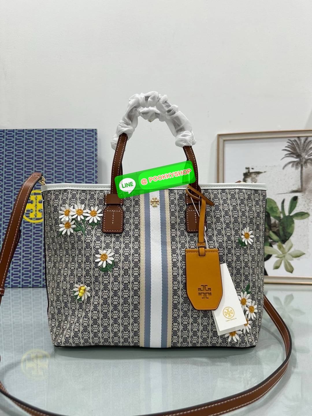 🌼 Tory Burch Gemini Link Canvas Tote Small – ลายดอกไม้ปักสุดละมุนในโทนคลาสสิก น้ำหนักเบา ใบขนาดกำลังดี ใช้ได้ทุกวันทั้งถือและสะพาย 💼