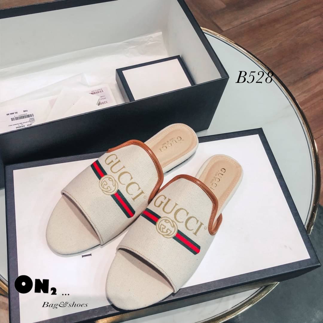 งานกุชชี่ style ผ้าแควาสสกรีน คาดเขียวแดงตามแบบออริจินอล ขายดีตลอดไม่มีเอ้าท์ เพราะงานใส่ง่ายสบาย สีพื้นเข้ากับทุกชุดคะ พร้อมส่ง2สี ตามแบบจ้า