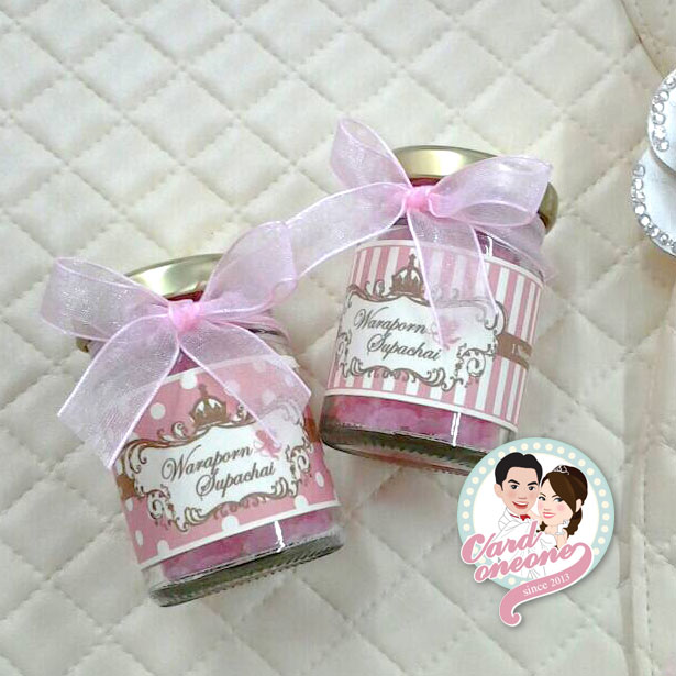 ของชำร่วยน้ำตาลกรวดใส่ขวดแก้วผูกโบว์ขนาด 2 ออนซ์