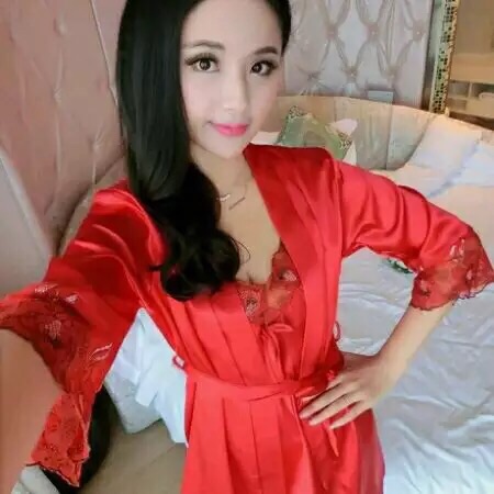 เซ็ทชุดนอน ชุดคลุมผ้าไหม สีแดง แต่งลูกไม้ปักซีทรู เกรดพรีเมี่ยม เนื้อผ้าหรู เนื้อผ้าไหม เนียน นุ่ม เนื้อละเอียดมากๆคะ