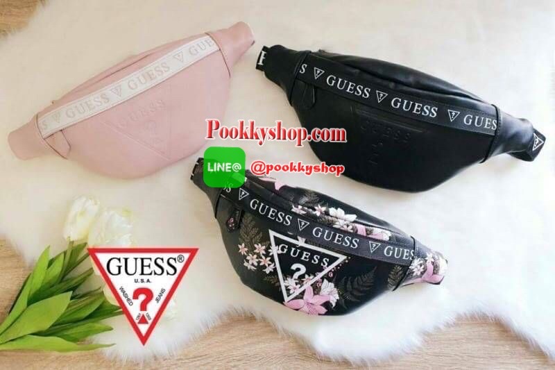 GUESS GESABEL GYM FANNY PACK กระเป๋าหนังคาดเอว/อก ด้านหน้าปั๊มโลโก้แบรนด์ทรงสามเหลี่ยม ตัวกระเป๋าเปิดปิดด้วยซิปใช้งานง่าย มี 2 ช่องซิป มีลูกเล่นซ่อนซิปหน้าคาดปิดด้วยสายพิมพ์โลโก้ ภายในกระเป๋าโล่งกว้าง สามารถใส่มือถือได้ทุกรุ่น จุของได้เยอะ รับรองถูกใจสาวๆ