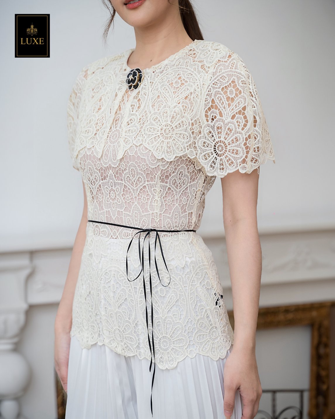 เสื้อแฟชั่น เสื้อลูกไม้ทรงเข้ารูป ดีไซน์เป็นเสื้อคลุมไหล่ในตัว ทำจากผ้าลูกไม้คอตตอนโครเชต์