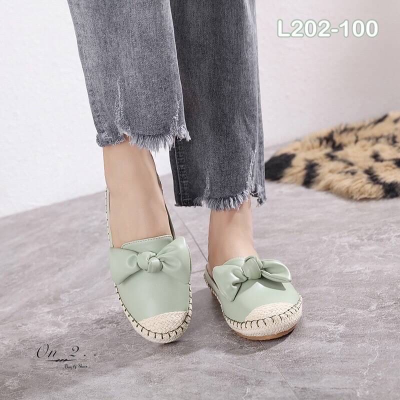 รองเท้าคัชชูหนังเปิดส้นหน้าประดับโบขอบปอถัก งานน่ารัก หนังดีหนังนิ่ม พื้นบุนุ่มใส่สบาย ใส่แล้วสวย สวมสบาย กำลังดี เหมาะกับเท้าทุกทรง มีสีสวย เก๋ ถนอมเท้า ถนอมส้นใส่งานทางการ หรืองานไหนก็ใส่ได้หมดค่ะ