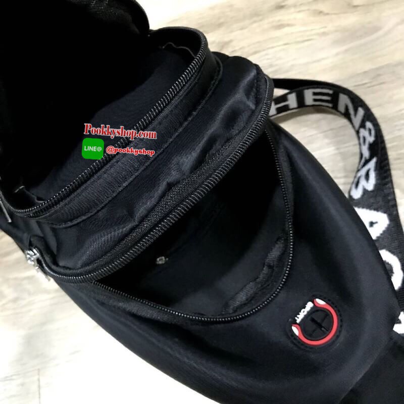 Don’t Miss! NEW! Adidas Factory Sport Originals Bag กระเป๋าสะพายสไตล์สปอร์ตดีไซน์สุดฮิตวัสดุไนล่อนเนื้อหนานิ่มกันน้ำทำความสะอาดง่าย ขนาดกำลังดี น้ำหนักเบา ด้านหน้ามีโลโก้แบรนด์เปิดปิดด้วยซิป มีช่องแบ่ง2ช่องเเยกเป็นสัดส่วน มีช่องใส่หูฟังหรือสายชาร์ตแบต Spo