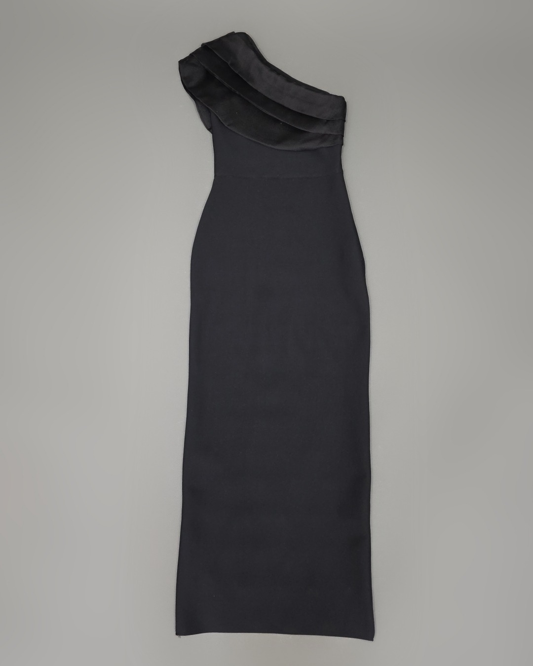 เดรสแฟชั่น เดรสเสื้อไหล่เดียว กระโปรงยาวทรงเข้ารูป