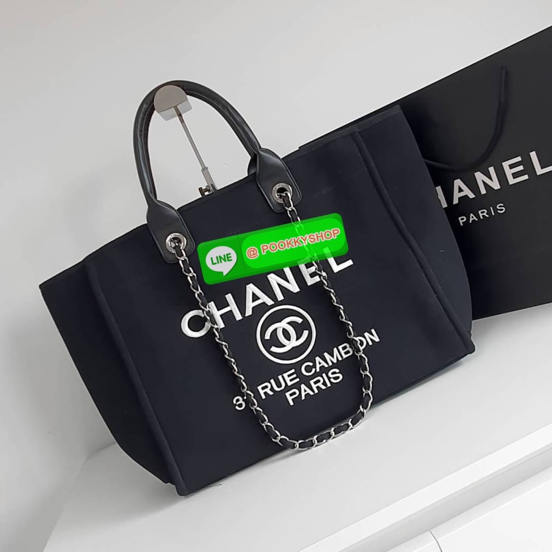 กลับมาพร้อมส่งอีกครั้ง!! รอบนี้มีมาให้เลือก8สี เลยค่ะ กับรุ่นที่สาวๆรอคอย CHANEL CANVAS TOTE BAG จากงานพรีเมี่ยม VIP GIFT รุ่นดังเลยค้า SIZE ใหญ่อลัง ตัวกระเป๋าเป็นผ้า CANVAS เนื้อดีสมราคา อะไหล่เงินปั้มแบรนด์แท้ทั้งใบ ด้านหน้าปัก logo แบรนด์สุดหรู จุของไ