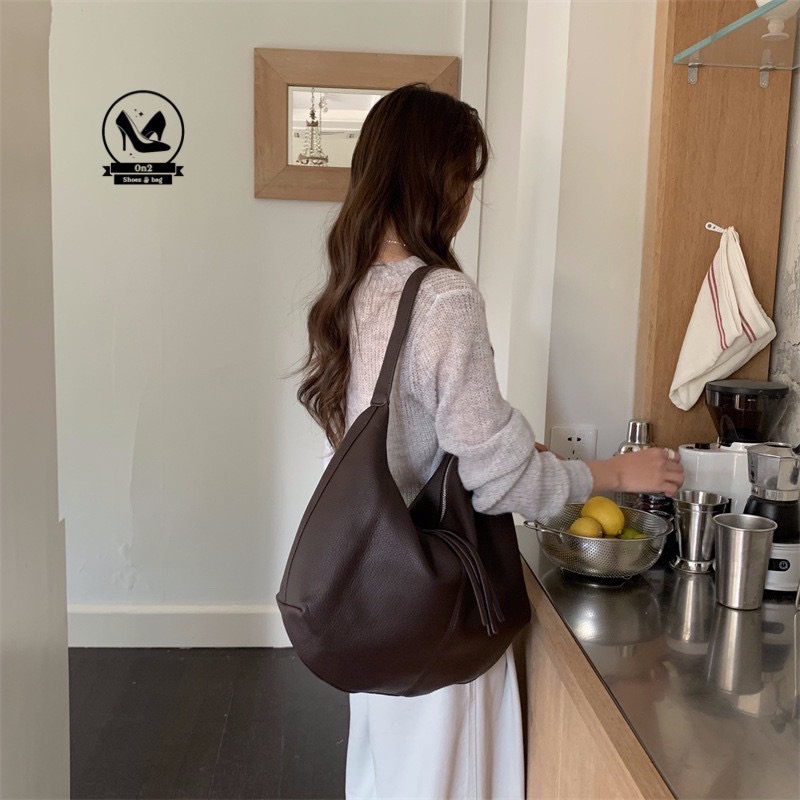 Shopping bag Korea style ▪️กระเป๋าสะพายไหล่ทรงย่าม มีซิปปิดมิดชิด วัสดุเป็นหนังพียูนิ่ม (PU leather) ใบใหญ่ใส่ของได้จุใจ