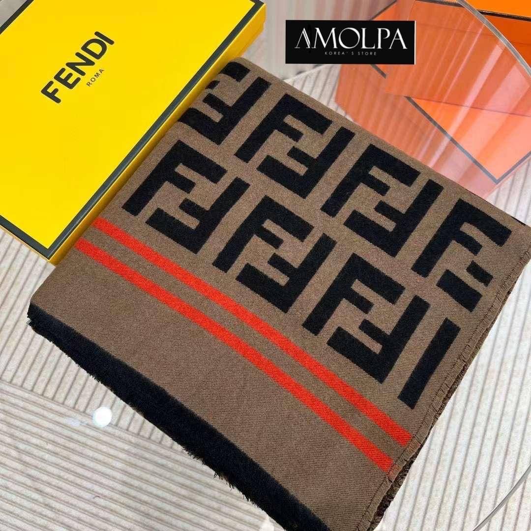 มาต่อที่ ACCESSORIES ผ้าพันคอ FENDI ผ้าหนานุ่มแน่นๆ เนื้องานละเอียด เกรดพรีเมียม ค่า ห้ามพลาดเลยน๊า
